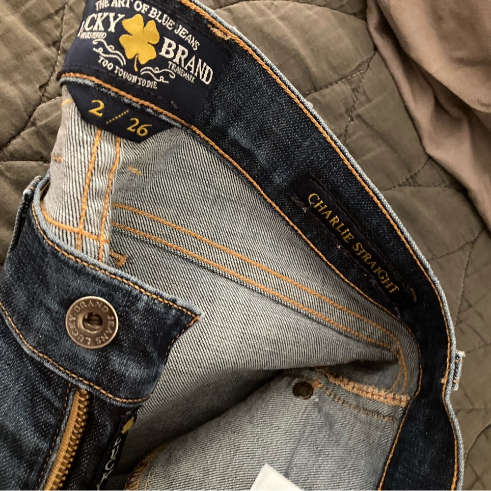Lucky Brand Charlie Straight Leg Jeans. Size 2/26.